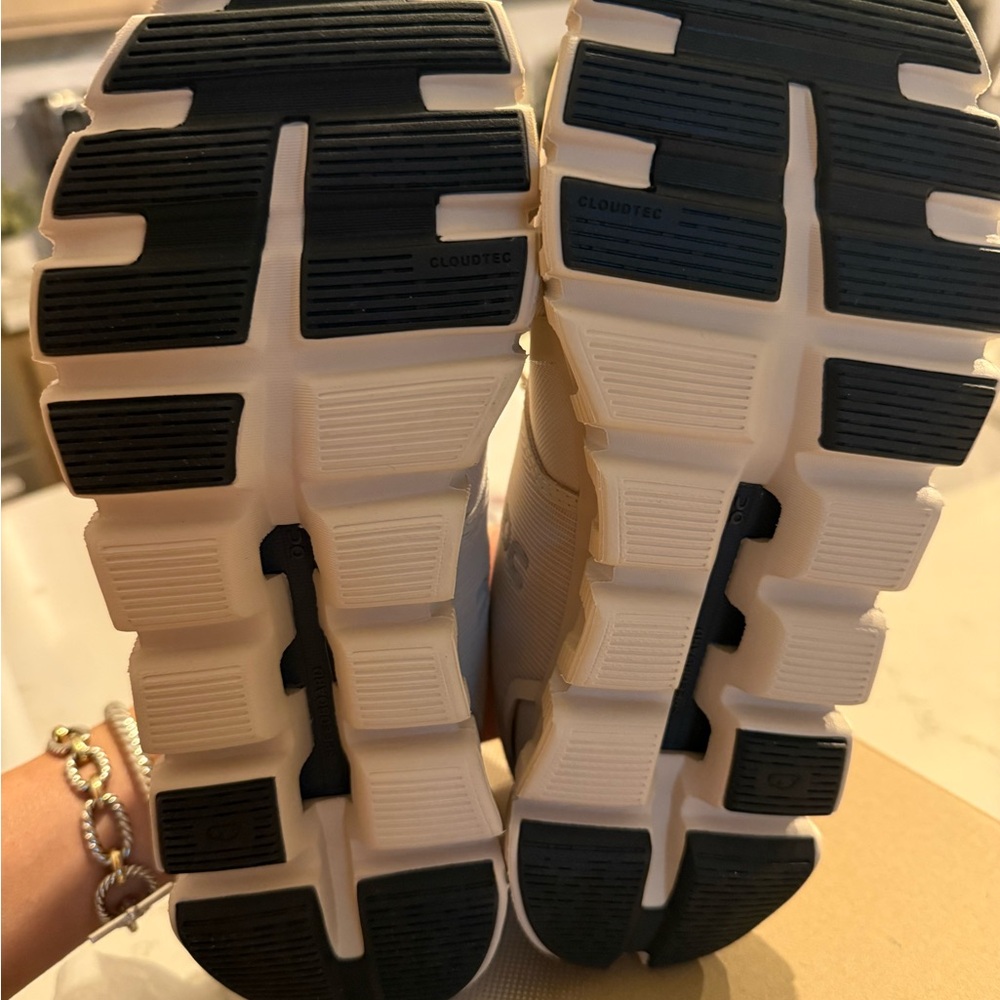 On Running women’s Cream Sneakers - Picture 3 of 12